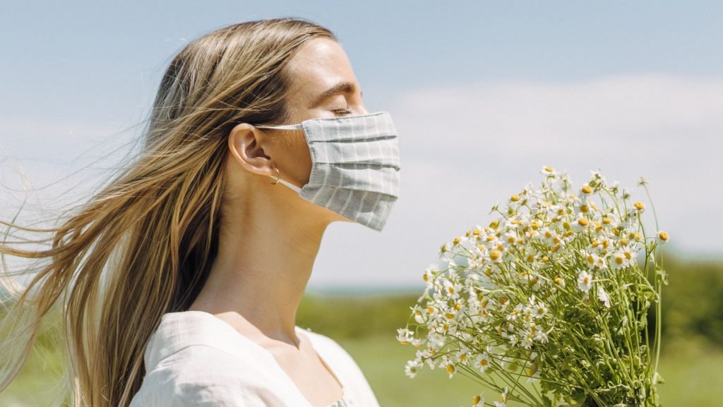 Does wearing mask reduces oxygen levels?